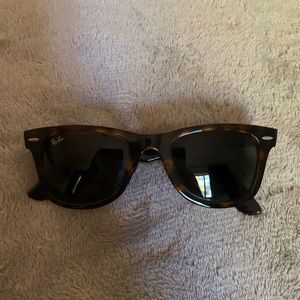 Ray-Ban Wayfarer tortoise shell sunglasses